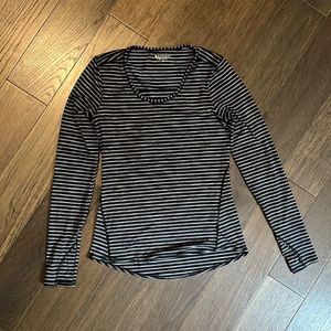 Athleta long sleeve chi top